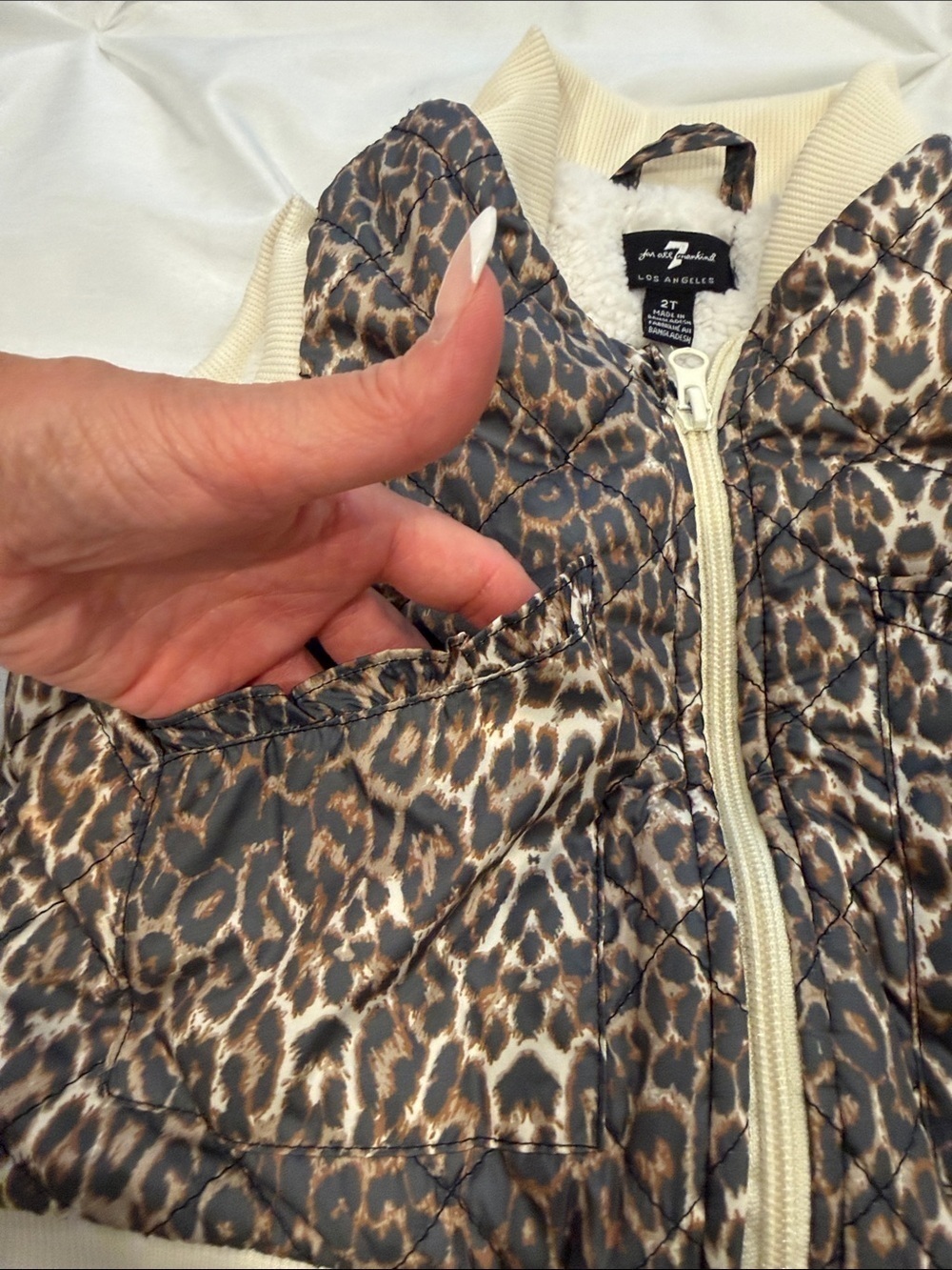 Leopard Print Puffer girls Vest with Cream Trim Size 2T - Picture 3 of 7